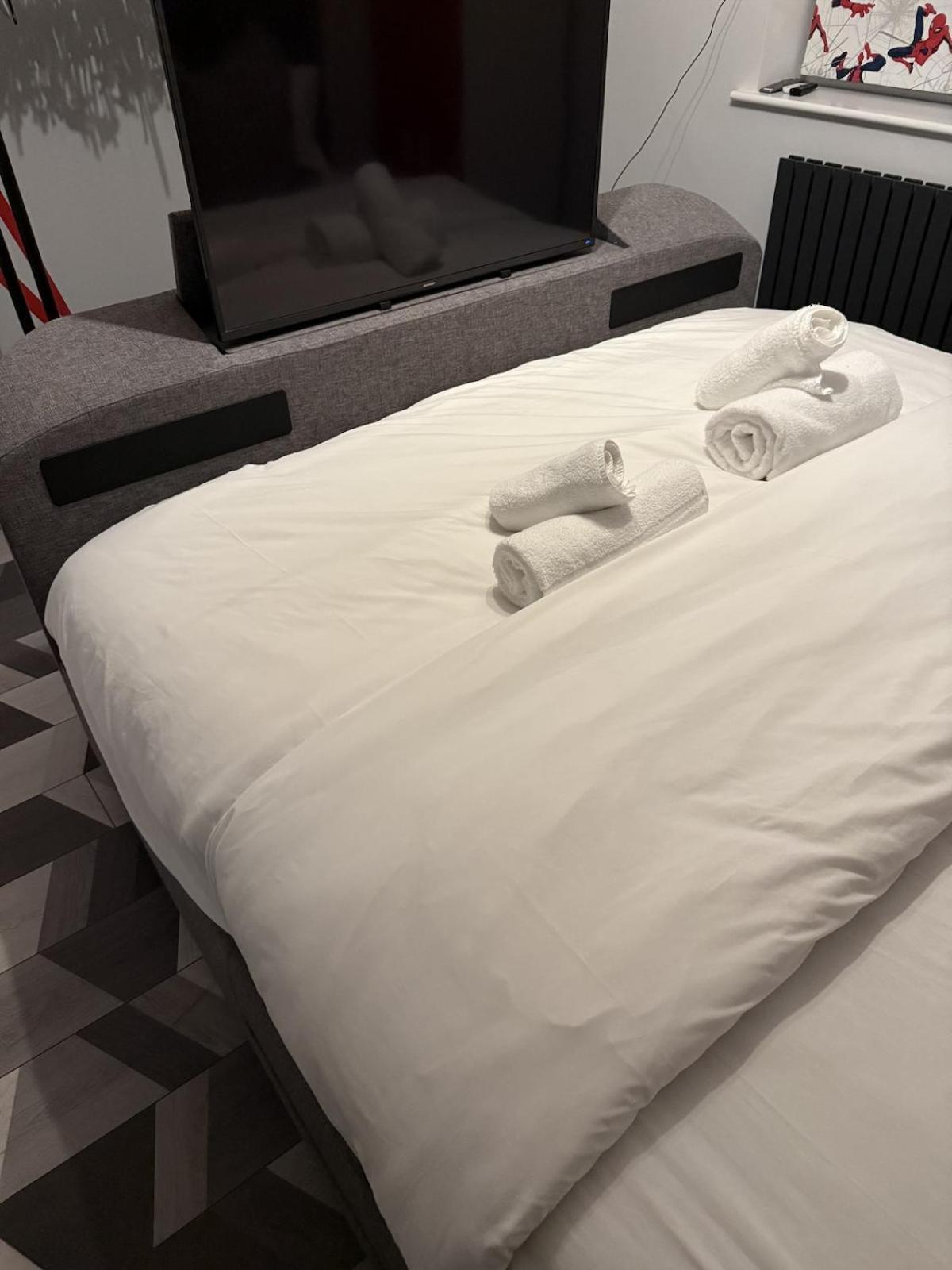 Beautiful 5 Bedroom Home Sleeps 12 People In Manchester Exteriér fotografie